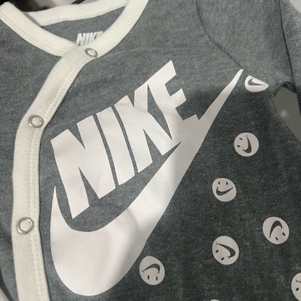 Nike Sleeper Size 6 Months - Picture 2 of 4